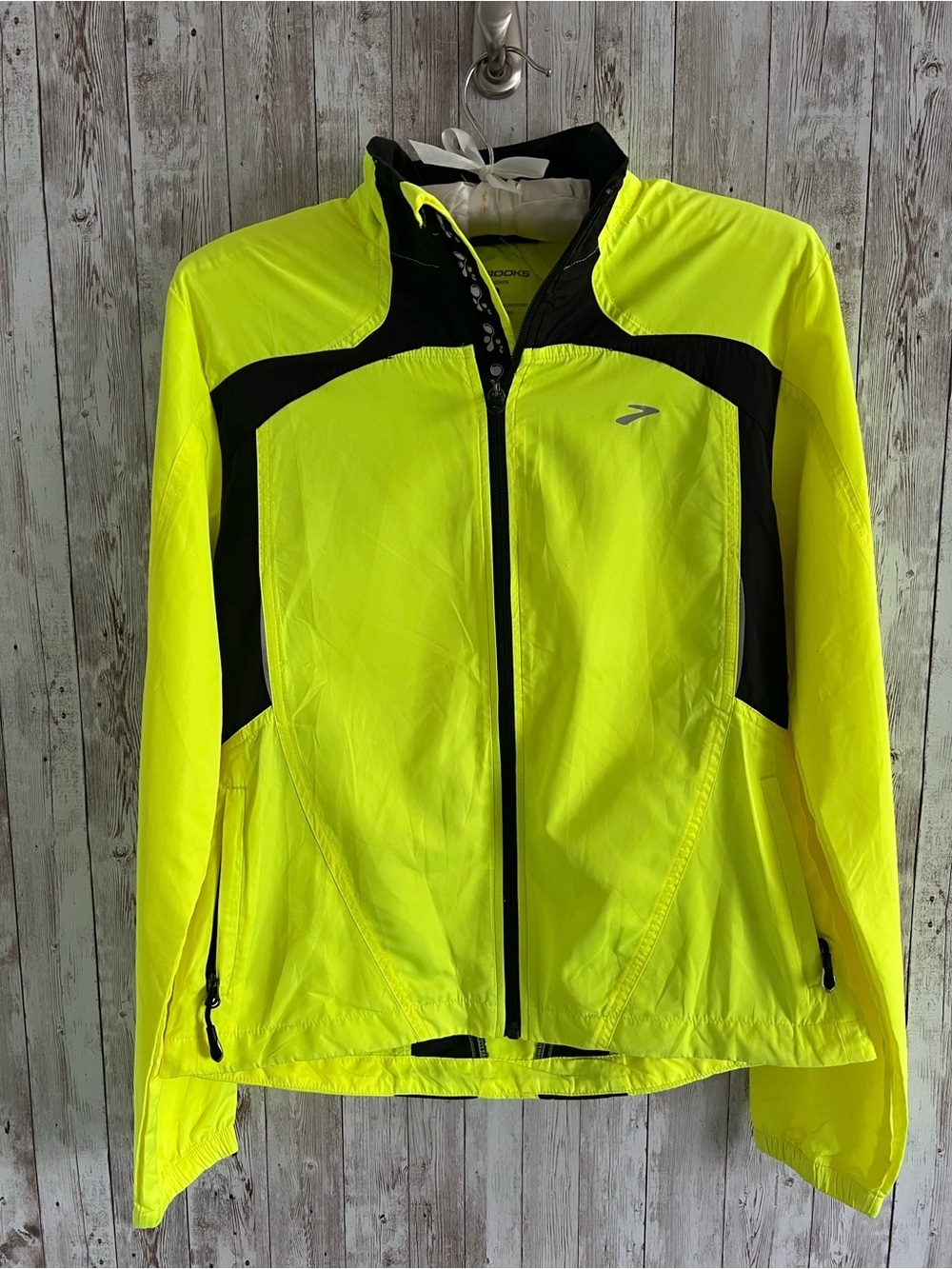 Brooks Shelter Technology Women’s Neon Yellow Runner’s Lightweight Jacket Small